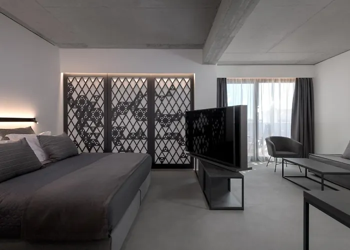 Essence Downtown - Adults Only *