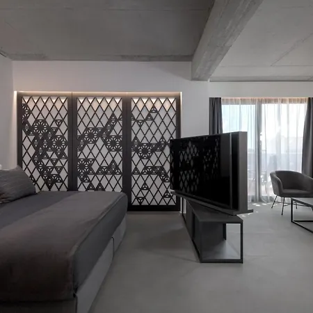 Essence Downtown - Adults Only *