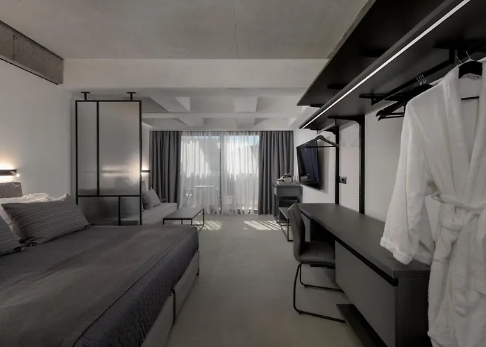 Essence Downtown - Adults Only *